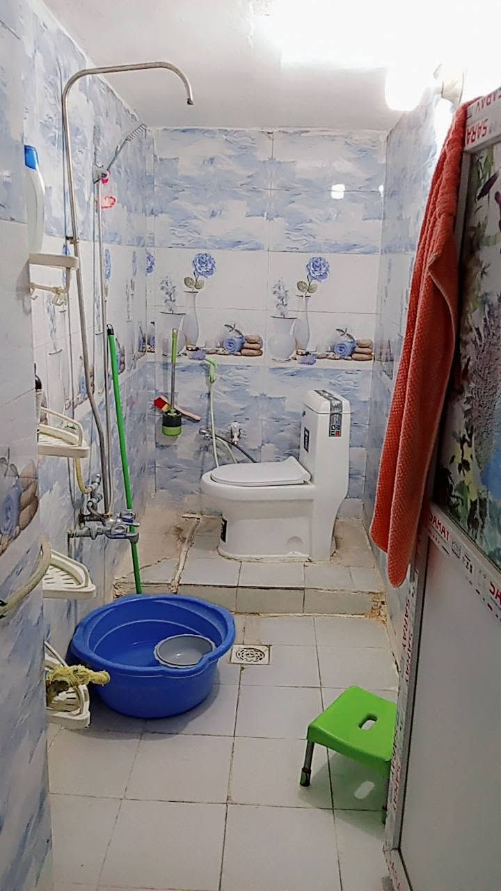 السلام عليكم دار للبيع الموقع نزلت سعد بيجو سنتر عل تبليط طابو زراعي بسمي المساحه 150متر بل سند واقع حال 300بي فظله مستغله طارمه وحديقه  السعر 90للاستفسار ***********
