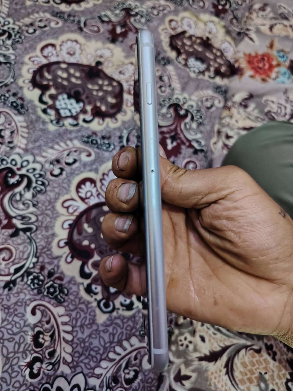 آيفون ٨ بلس • ٦٤ جيجا • بطارية ٦٩٪
