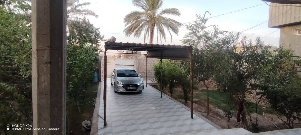 يالله بيت طابق واحد 1100م مساحه البناء 150م طابو زراعي سند ٢٥ منطقه براهيم الخليل
خدمات كامله منطقه سكنيه  
علمن البت بالكامل مرمر مثل ما موضح بالصوره
غرف نوم عدد 2
استقبال 
هول 
مطبخ 
صحيات عدد 2 خارج.   داخل
للسفسار ***********.  ***********

نص مكتوب في الصور:
- O HONOR X9b
- 108MP Ultra-Sensing Camera
- HONOR X9b
- O HONOR X9b 108MP Ultra-Sensing Camera