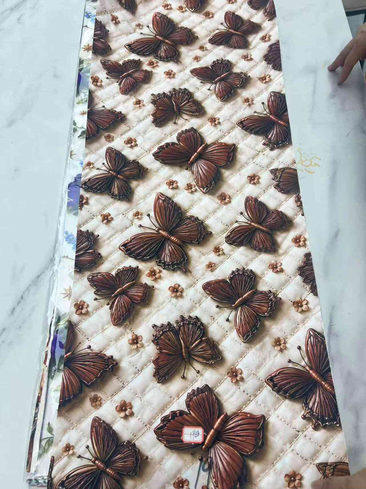 بسم الله الرحمن الرحيم 
همايون الدجتل الأصلي 
الطول 50 متر العرض 240سم 
متوفر في محلات قيصر الشويلي 
الشورجه سوق نهله 
***********-***********
واتساب
