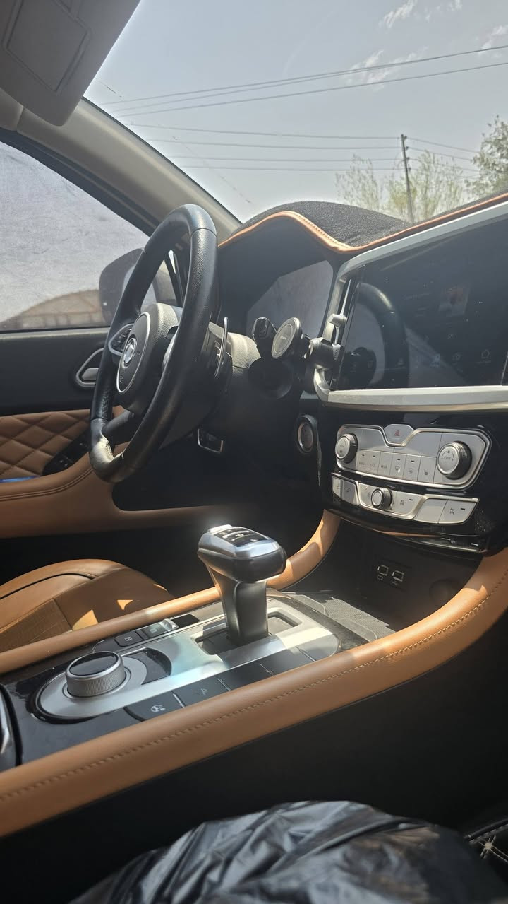 السلام عليكم
كريت وول باور خليجي (GWM Poer) موديل 2024 بانزين فول مواصفات luxury

السعر 148 ورقة

بيهه بارد جاملغ والبنيد مبدل وارباك دركه ودشبول طاك وتعديل بالعرضانيه وكله راجع بلادي ،بيك أب غنية عن التعريف، تجمع بين القوة والرفاهية العالية، نظيفة جداً وجاهزة للاستخدام.

المحرك: 2000 توربو

الگير: أوتوماتيك.

التبريد: ممتاز

اللون الخارجي: أبيض صدفي مميز.

المميزات والإضافات

فتحة سقف كهربائية.

شاشة كبيرة وكاميرات محيطية °360.

كراسي جلد كهرباء وتصميم مريح جداً.

دفع رباعي (4WD) مع وضعيات قيادة سبورد وايكو ومريح

بصمة تشغيل وبصمة أبواب.

نظام المساعدة على الركن وحساسات أمامية وخلفية.

إنارة LED أمامية وخلفية مع تصميم نهاري مميز.

ويلات كروم أصلية بحالة ممتازة.

اوتو ستوب

رادارات ذكية

مثبت سرعة

والكثير من المواصفات

حالة السيارة:

تم تجفيت المحرك بسبب ازمة البانزين وعدم توفر محسن ذيج الفتره ولله الحمد رجعت وكالة 

المكان البصرة/القبله

اتصال + واتس ***********
