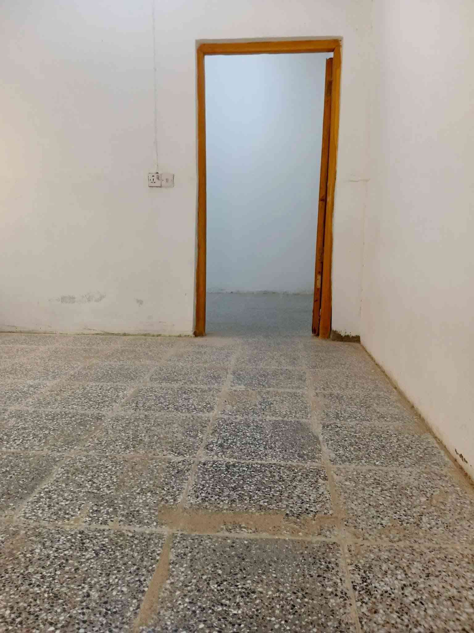 بسم الله الرحمن الرحيم.                                                عرض حي ميسان مساحه (100متر)  قطاع 84  شريط    عرض شارع 10متر كفه تجاري سعر (95مليون معه مجال)                      يحتوي على طارمه مطبخ ستقبال صاله وغرفه وكشوفه حمامات داخليه وخارجيه  سعر مناسب موقع مكتب حي ميسان شارع كيات قرب تقاطع بواري                                    ( مقاولات عامه مناسبه)  رقم للستفسار على واساب (***********)
