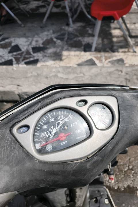سكنس ياباني 🇯🇵🛵 . 
كهربائيات كلها شغاله🎇 . 
 نقصهة بس سبايدر و قبعق بك لايت بس القبق
 بيها منضومه زنون عالي ناصي 💡

سعر 400 الف  
بيها مجال حك الجيه مو شراي لتعبني 
