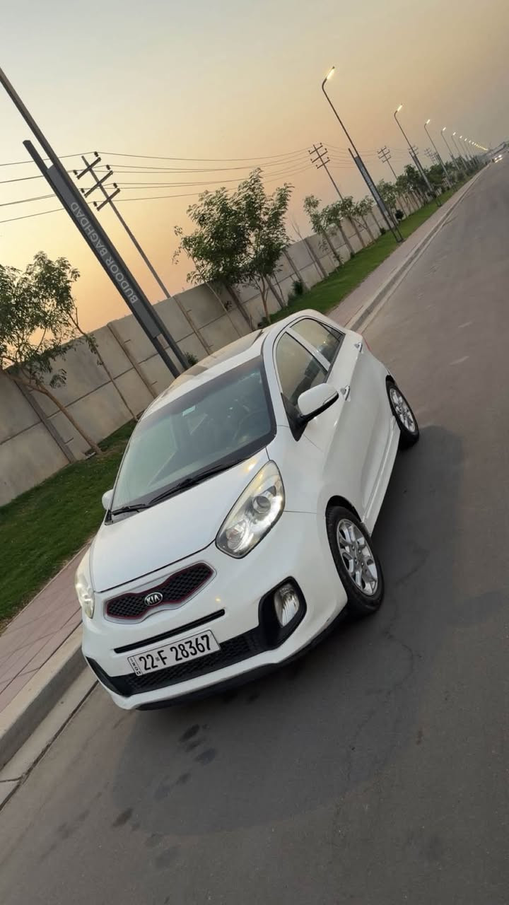 السلام عليكم
بيكانتو موديل 2015 جي تي لاين فول مواصفات 
بصمه
سلايت
حساس خلفي
تبريد بيانو
لايت لد بك لايت لد
السياره بدون صبغ بيها مكانين بارد وكم رصعه رقم اربيل بااسمي هزه وسنويه جديده رايدها ب93$ وبيها مجال مكانها بغداد مجمع البدور 
للاتصال
***********
