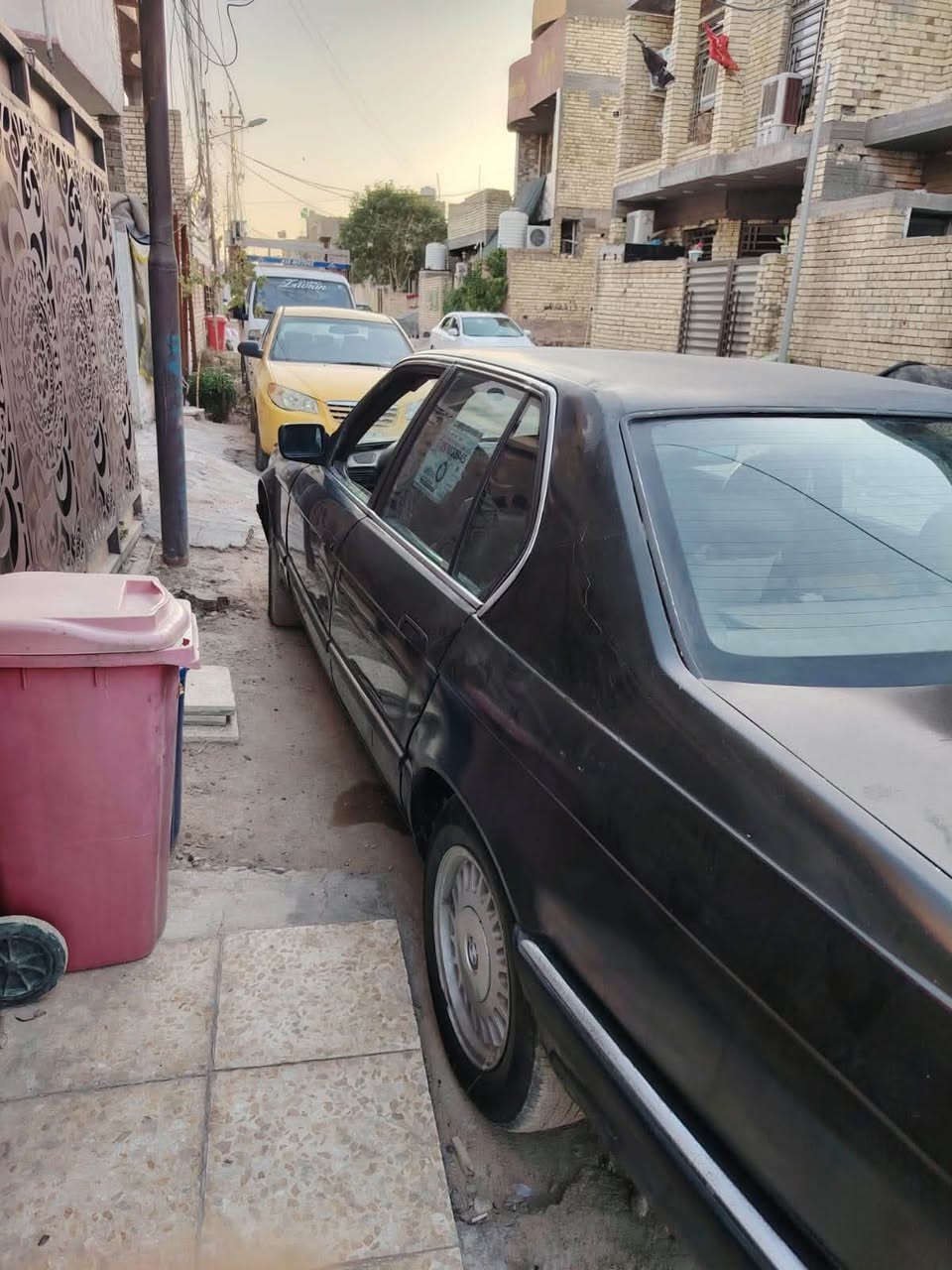 السلام عليكم 735محرك مفتوح موديل 93  سياره كير ومحرك وصدر جاهز تخم تاير حلو ونضيف  داخلها مغلف جديد تبريد شغال كلشي بس مشكله كهربائيه مال فان الكتف حتى غاز مشحون رقم بغداد تحويل شوكت متريد سنويه لل27 مكاني بغداد زعفرانيه للبيع او مراوس شراي بيك خير ودلل ادخلي خاص او واتساب ***********
