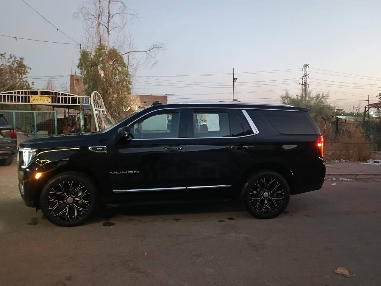 سلام عليكم جمسي مديل 2023 وارد امريكي بسمي حادثه فقط دعاميه فه SLT فول مواصفات محرك 5300 فول مواصفات 5كامرات كشنات سياحي تدفه تبريد شاحن ويرلس مثبت سرعه فور ويل بنراما جنطه كهرباء مرايات شفط بعد بيه هواي مواصفات السعر 510 رقم الهاتف ***********
