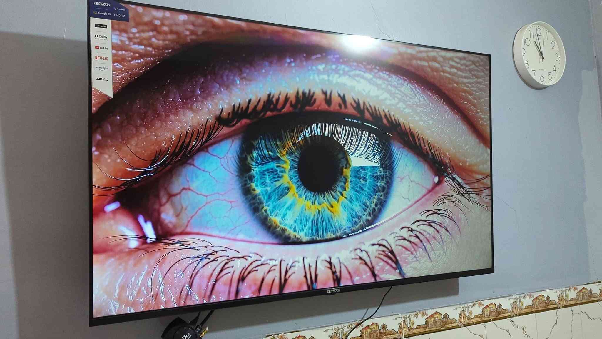 شاشة كينوود الذكية بمقاس 65 بوصة (LED-KN65-SMART) تتميز بمجموعة من المواصفات المتطورة والذكية: [1]
شاشه حجم 65 كينود سمارت نضام كوكل تيفي ناطق فوركي حقيقي سماعت استريو معدل تحديث 120هرتزيه شاشه فول موصفات اخت الجديده كامله مكمله سعرهة 550قفل سعرجديده 750 مكاني بغداد وره سيطرات الشعب

📺 التصميم وجودة العرض

حجم الشاشة: 65 بوصة.

نوع اللوحة (Panel): شاشة LED بتصميم معدني نحيف جداً وبدون إطار (Metal Frameless Super Slim Design).

الدقة: 4K Ultra HD بدقة وضوح (3840 × 2160 بكسل) لعرض تفاصيل فائقة النقاء.

تقنيات الصورة: تدعم تقنية Dolby Vision للتباين والألوان الواقعية.

معدل التحديث: تدعم خاصية DLG 120Hz التي توفر سلاسة ممتازة أثناء مشاهدة مباريات كرة القدم وألعاب الفيديو السريعة. [1]

🧠 النظام والذكاء الاصطناعي

نظام التشغيل: نظام Google TV الرسمي القائم على أندرويد (تلفزيون ذكي بالكامل).

المساعد الصوتي: دعم كامل للأوامر الصوتية من خلال مساعد جوجل (Google Assistant / Hey Google).

التطبيقات المدعومة: تشغيل رسمي ومثبت مسبقاً لأشهر البرامج مثل (YouTube - Netflix - Prime Video) بالإضافة إلى دعم متجر جوجل لتنزيل كافة التطبيقات والألعاب. [1, 2, 3]

🔌 التوصيل والمنافذ

الاتصال اللاسلكي: واي فاي (Wi-Fi) مدمج وبلوتوث (Bluetooth).

المنافذ: تحتوي على مداخل HDMI لتوصيل أجهزة الألعاب والستلايت، ومداخل USB لتشغيل الفلاشات والملفات الخارجية.

التحكم الذكي: ريموت كنترول يدعم التحكم بالأوامر الصوتية والبحث الذكي. [1]
شاشة كينوود الذكية بمقاس 65 بوصة (LED-KN65-SMART) تتميز بمجموعة من المواصفات المتطورة والذكية: [1]

شاشة كينوود الذكية بمقاس 65 بوصة (LED-KN65-SMART) تتميز بمجموعة من المواصفات المتطورة والذكية: [1]
شاشة كينوود الذكية بمقاس 65 بوصة (LED-KN65-SMART) تتميز بمجموعة من المواصفات المتطورة والذكية: [1]

شاشة كينوود الذكية بمقاس 65 بوصة (LED-KN65-SMART) تتميز بمجموعة من المواصفات المتطورة والذكية: [1]
شاشة كينوود الذكية بمقاس 65 بوصة (LED-KN65-SMART) تتميز بمجموعة من المواصفات المتطورة والذكية: [1]

شاشة كينوود الذكية بمقاس 65 بوصة (LED-KN65-SMART) تتميز بمجموعة من المواصفات المتطورة والذكية: [1]

شاشة كينوود الذكية بمقاس 65 بوصة (LED-KN65-SMART) تتميز بمجموعة من المواصفات المتطورة والذكية: [1]

شاشة كينوود الذكية بمقاس 65 بوصة (LED-KN65-SMART) تتميز بمجموعة من المواصفات المتطورة والذكية: [1]
شاشة كينوود الذكية بمقاس 65 بوصة (LED-KN65-SMART) تتميز بمجموعة من المواصفات المتطورة والذكية: [1]

شاشة كينوود الذكية بمقاس 65 بوصة (LED-KN65-SMART) تتميز بمجموعة من المواصفات المتطورة والذكية: [1]

شاشة كينوود الذكية بمقاس 65 بوصة (LED-KN65-SMART) تتميز بمجموعة من المواصفات المتطورة والذكية: [1]
شاشة كينوود الذكية بمقاس 65 بوصة (LED-KN65-SMART) تتميز بمجموعة من المواصفات المتطورة والذكية: [1]
