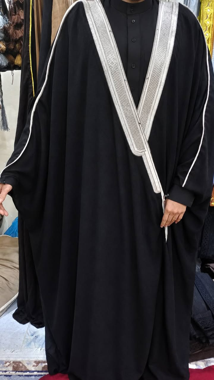 السلام عليكم 
عبايه خليجي سعودي شغل الاحسائ مميز 
درجه النضافه 100%
جاسبي حصيره مميز مكينه 
نوع القماش الماني قطني خفيف صيفي 
طول العبايه 190 س (تلبس قياس خاص) 
طول الردن 78 س 
سعر العبايه 50 الف 
متوفر توصيل لكل المحافضات 
للتواصل على الرقم *********** البصرة, العراق
