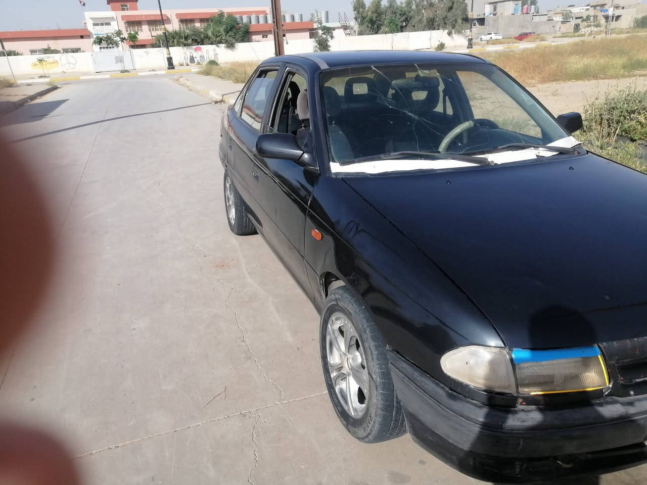 اوبل استرا رقم بغداد موديل 95 مشروع وطني لل 27  صبغ عام رش بسبب الجلح لا ضربه ولا خياس فقط شويه باب السايق اكو خياس كيرها بي خلل كهربائي تمشي ما بيها شي بس يخربط الكير  سعرها 31 وبيها مجال ***********

نص مكتوب في الصور:
- قبل الصبغ