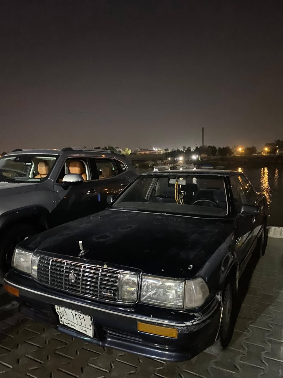 سلام عليكم
سيارة كراون هارتوب موديل 1990 سياره مكفوله من الصبغ والحادث ونقل جثه وكص كهربائيات كلها شغاله كير مكينه مكفوله دواخلها بلاديه نضيفه سياره بأسمي ابيعلك شرط تحويل. مكان السياره بغداد 
تبريدها شغال نقص بس راديتر وغاز 
السياره خير من الله مال جناي 
السعر 47وبيها مجال حك الجيه 
استفسار اكثر ادخل خاص وبلخدمه 
***********واتساب
