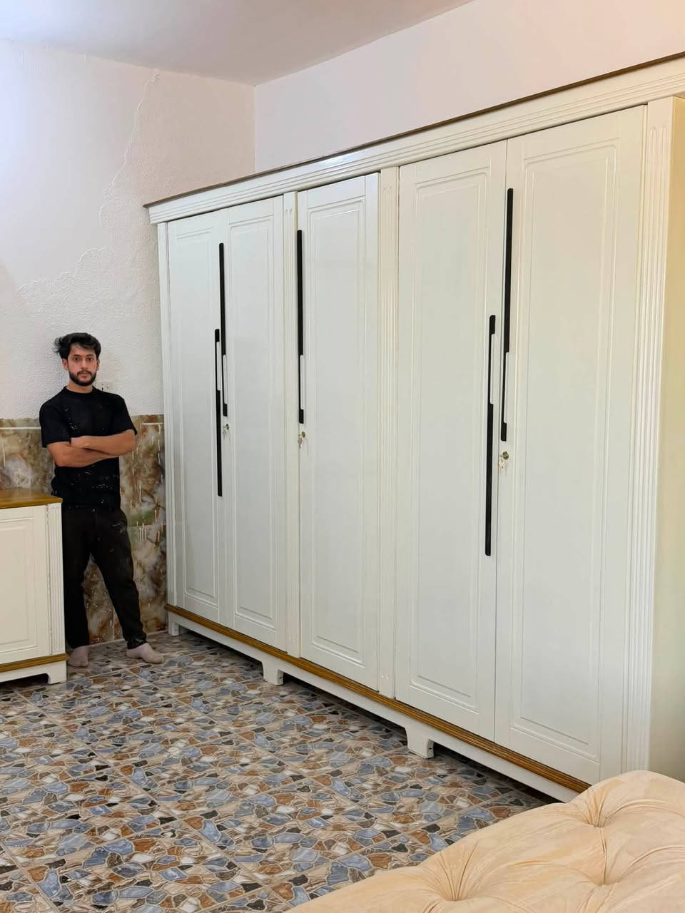 في معرض سجاد آل مجلي نحرص على تقديم تشكيلة واسعة من غرف النوم  الذي يجمع بين الأناقة، الجودة، والمتانة، لنمنح منزلك لمسة من الفخامة والدفء.

نختار منتجاتنا بعناية لنوفر لك تصاميم عصرية وكلاسيكية تناسب جميع الأذواق والمساحات، مع جودة تدوم لسنوات.

📍ديوانية_قضاء عفك 
رقم الهاتف:***********
معمل نجارة سجاد آل مجلي

