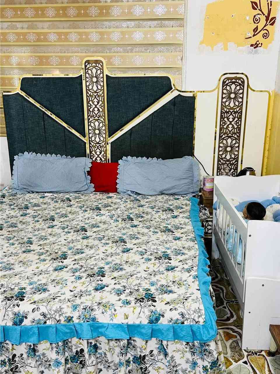 السلام عليكم عندي غرفه تركي مامفتوحه ابد  نضيفه بيها ملاحضات بسيطه. سعرها مليون وبيها مجال. 

ملاحضه اذا تنفتح لغرفه فقط لكنتور.  وجربايه. باقي لغراض ماينفتحن.
للاستفسار 

***********
