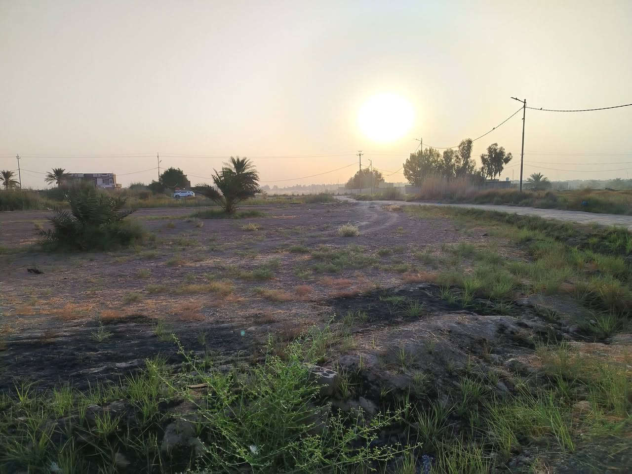 قطعة أرض للبيع (دونم ونص) سند ٢٥ مداور تقع على شارع هوى الشام مباشر كافة الخدمات موبايل ***********
