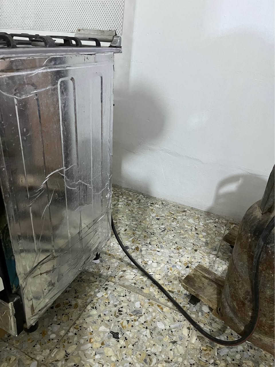 طباخ شغال كله على الفحص سعره 150 وبيه مجال المكان نهايه الشعله منطقه الدهله *********** بغداد, العراق
