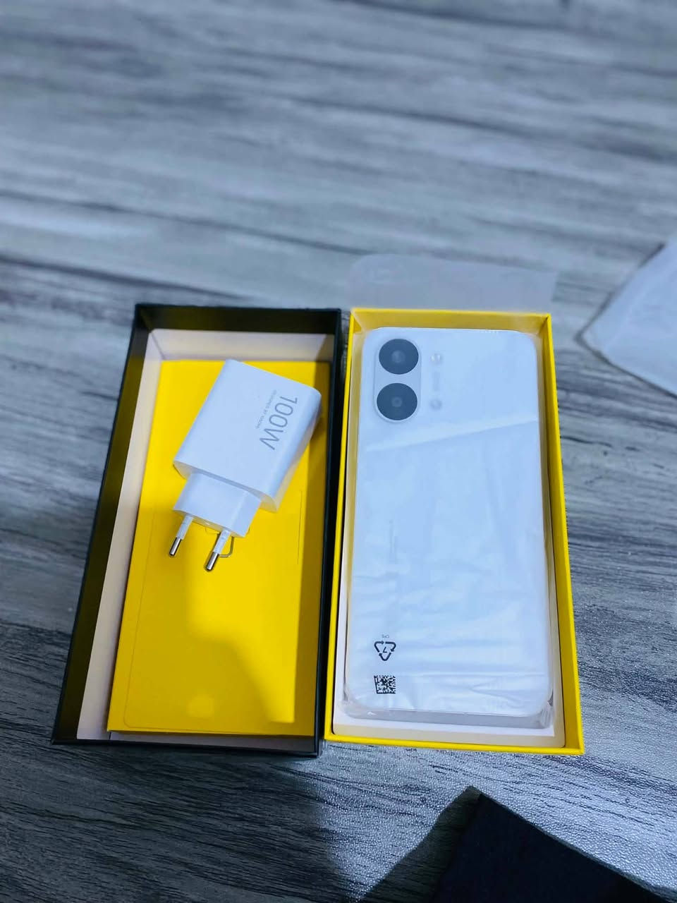 سلام عليكم 
وحش العاب
Poco X8 Pro Max 
لون ابيض بوضع الوكالة الملحقات مامفتوحة  ويا كفرين 
سعة التخزين: 256
المعالج: Dimensity 9500s مخيف 
بطارية 100دورات الشحن 10 
سعة البطارية 8500
 جديد إستعمال 20 يوم 
بيع او مراوس عدا الايفون 
بغداد زعفرانية 
***********
