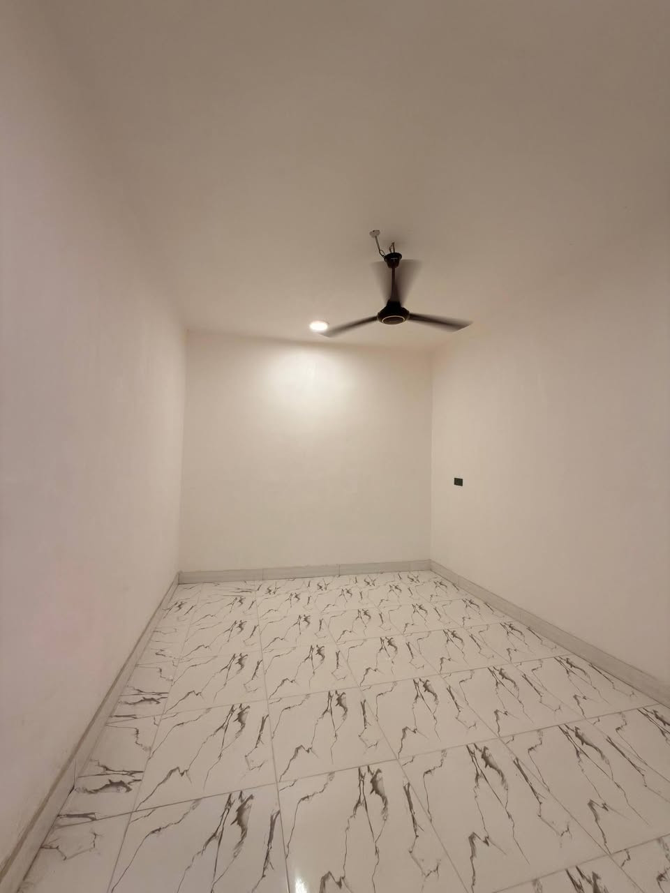 ألسلام عليكم ورحمه الله وبركاته 🫲

توفر دار سكن للبيع 🏦
بناء حديث سعره مناسب جداً
منطقه روعه هدوء 👍
جميع الخدمات
مساحة البيت 140 متر
شارع 8 م

محتويات البيت
دوانيه
صاله
غرف منام 2
مناور + صحيات داخلي خارجي

نوع العقار طابو ملك صرف زراعي عراقي سند 25

العنوان ابي الخصيب ابو كوصره 
سعر 57 وبي مجال
للتواصل ***********
