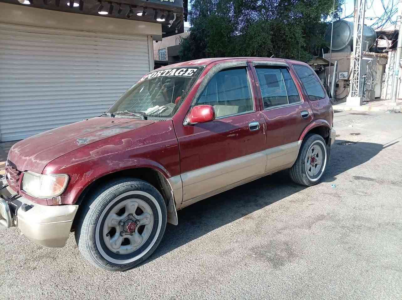 سلام عليكم كيا سبورتج موديل1995 رقم الانبار
 دولي مكينه وكير نضيفات هزه جديده كير اوتوماتيك محرك  امسكر بالكهرباء كله شغاله  تحويل مباشر عارضها 60    بيها مجال  شي بسيط ***********
