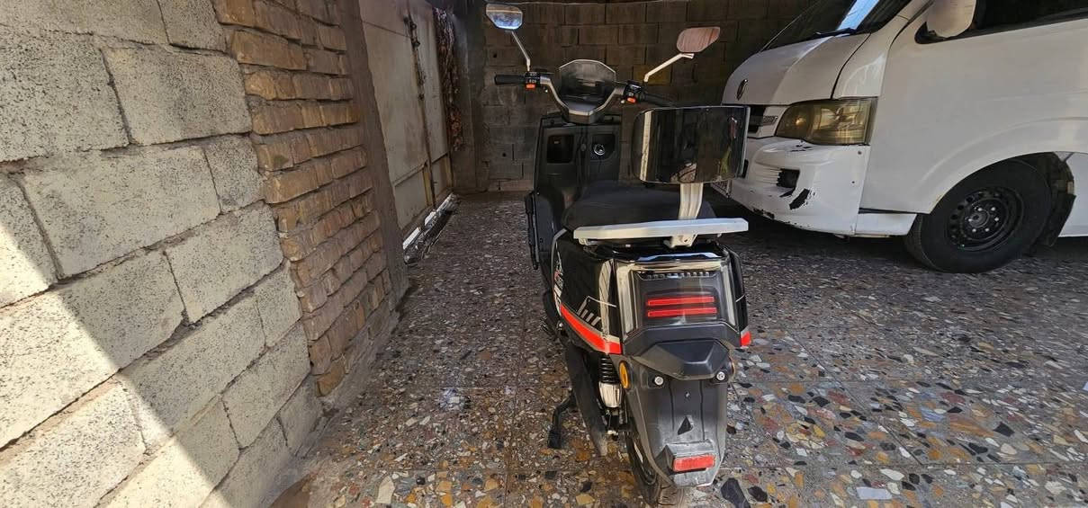السلام عليكم دراجه شحن كهربائية للبيع ماركه وينلي فوجي موديل 2025  بمواصفات مميزة وقوية السرعة:110كم/سرعة حقيقي المسافة:50 كيلو متر بشحنة وحدة وتكون 6بطارية  وتدوس بريك بالنسبة للبريك هيدروليك دهن والايتات زنون اصلي وبيها نضام البكR  دراجه نظيفة 💯/💯  بغداد السعر ۶ الخاص  ***********
