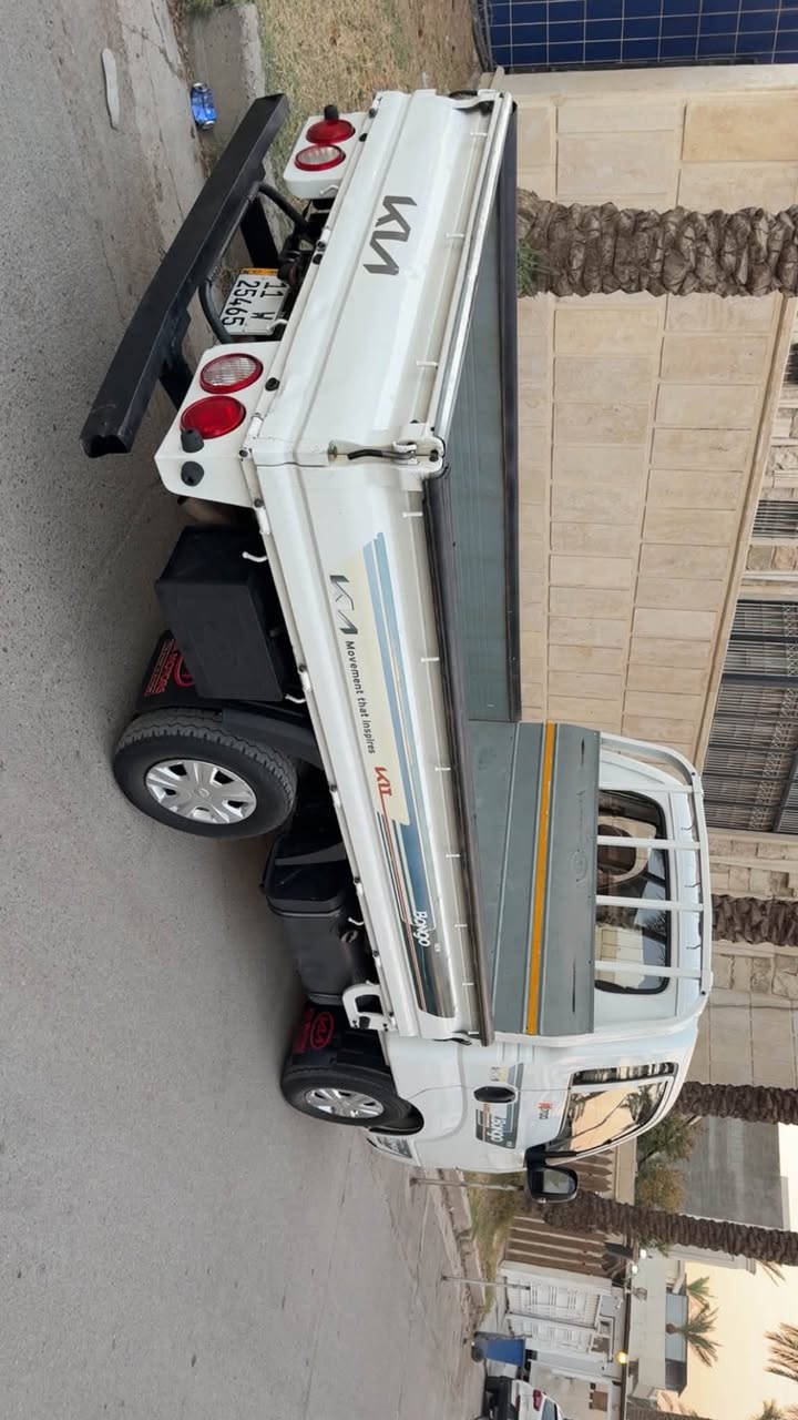 كيا للبيع رقم بغداد موديل 2023 ماشيه 167 الف السعر 138 ورقه او بيها مجال بسيط مكفول من الصبغ او ابارد بدون اي نقص 
للستفسار ***********
