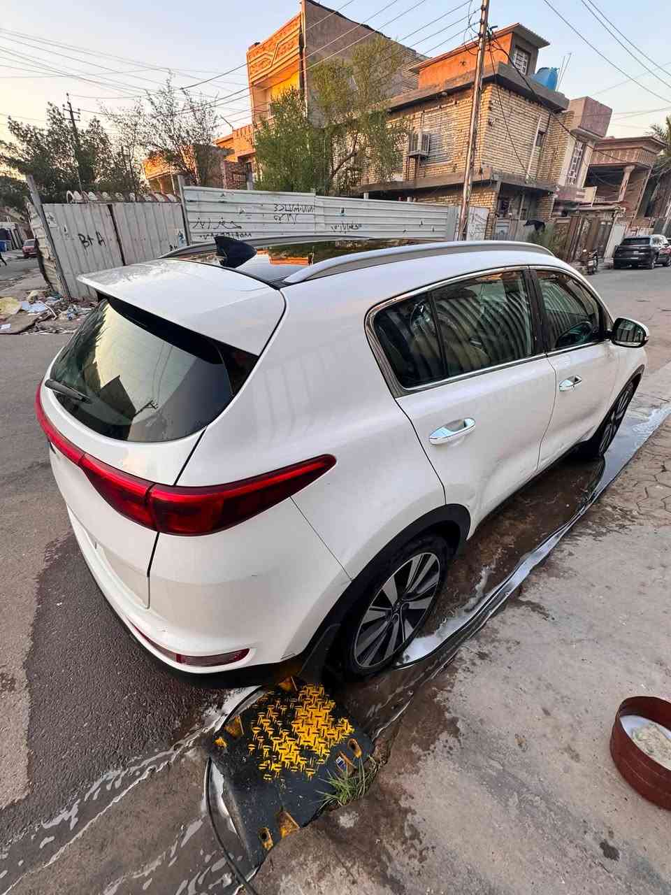 سبورتج موديل 2018 خليجي فول ماشية 150 محرك 2000 دوش
(المواصفات) 

- بانورما 

-  بصمه

- نظام ترحيب عند الاقتراب 

- كشنات جلد

-سايد بريك بصمه 

- كراسي كهرباء عدد 2

- ثلاث انظمه للقياده  (سبورت - أقتصادي -اعتيادي)

-  اتو هولد  

- جنطة كهرباء 

- حساسات اماميه وخلفيه 

- كامره دوراة 

- مري شفط 

-  تبريد قطعتين 

- سستم سماعات + سيدي شاشه JBL امريكي 

- فوق القبق البانزين صبغ الچاملغ والباب 

السعر 170 

- اتصال ***********

