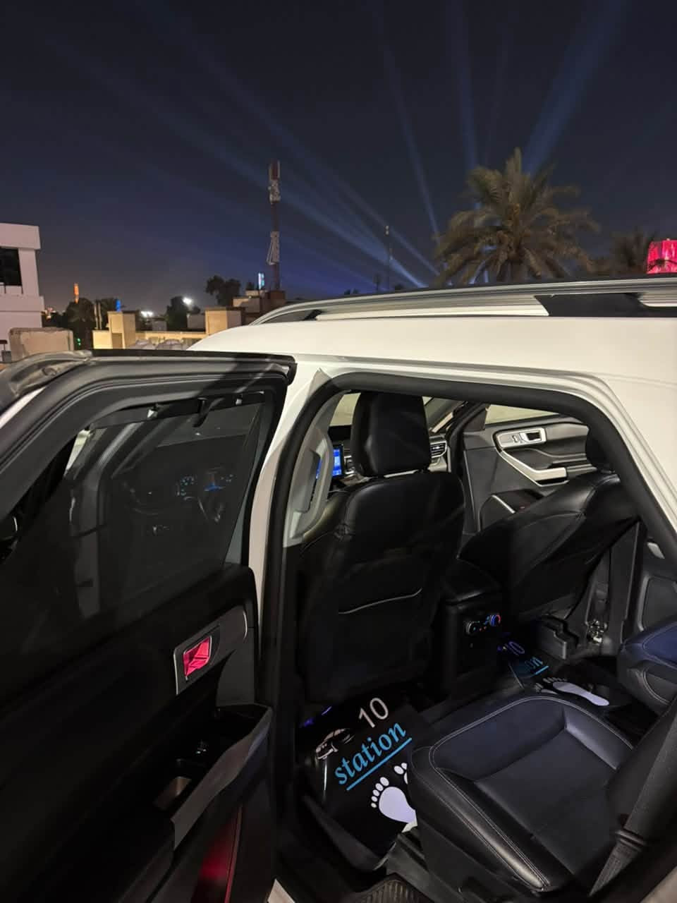 فورد اكسبلورر. |   2023 Explorer 
لمتد Limited 
فول عدا الفتحة
المواصفات العامة:
- اوتو هولد
- ⁠تحديد مسار
- ⁠تدفئة تبريد كشنات
- ⁠تدفئة كشنات الصف الثاني
- ⁠محرك 4 سلندر تون توربو 
- ⁠ نظام الكاميرات المحيطية بزاوية 360 درجة.
- ⁠مثبت السرعة التكيفي (Adaptive Cruise Control) مع ميزة التوقف والانطلاق وتحديد منتصف المسار.
- ⁠نظام التحذير من الاصطدام الأمامي مع مكابح الطوارئ التلقائية (AEB) ورصد المشاة.
- ⁠نظام مراقبة النقاط العمياء (BLIS) والتحذير من حركة المرور المتقاطعة عند الرجوع للخلف.
- ⁠ حساسات ركن أمامية وخلفية.
- ⁠كار بلي
- ⁠كشنات vip
- ⁠ الإضاءة: مصابيح أمامية وخلفية ومصابيح ضباب تعمل بتقنية LED بالكامل.
- المرايا الجانبية: قابلة للطي كهربائياً، مدفأة، وتحتوي على إشارات انعطاف وإضاءة ترحيبية.
• صندوق كهرباء
• ⁠التكييف: أوتوماتيكي ثلاثي المناطق (تحكم منفصل للسائق، الراكب الأمامي، والمقاعد الخلفية).
• ⁠ميزات إضافية: شاحن لاسلكي للهواتف الذكية، إضاءة داخلية محيطية خافتة (Ambient Lighting)، وستائر يدوية للنوافذ الخلفية.
بالأضافه الى مواصفات اكثر معروفه

الحادث جاملغ امامي وحافه البنيد فقط ..
🔴ضمان سلامه المحرك والكير
ايرباك مرجع سستم
حالة السياره ممتازة شرط الفحص 
مكان السيارة بغداد
📍 رقم بغداد 
بأسمي تحويل مباشر
سعر 255 وبيها مجال
للإستفسار اكثر 
التواصل مع الرقم التالي 
 *********** واتساب.
