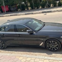 BMW 530e الفئه الخامسه دفع خلفي المحرك 2.0لتر 4 اسطوانات هجين مع محرك ...