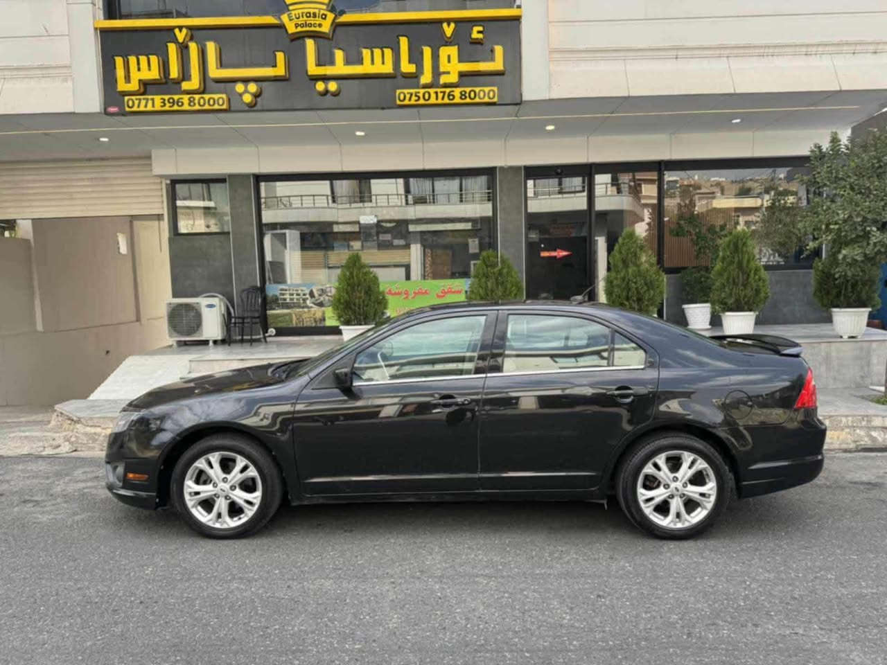 فـــۆرد فــویشن 
٢٠١٢
ڕەنــــگی ڕەش قەتران 
تـــەنــها بــۆنیدی بـــۆیاخە 
بـــێ ناو   بــێ ئــێرباگ 
دینار مەسروفی نیە 
سەیارەکە ماڵی دۆستە 
جایزە
شووین سلێمانی 
*********** السليمانية, العراق
