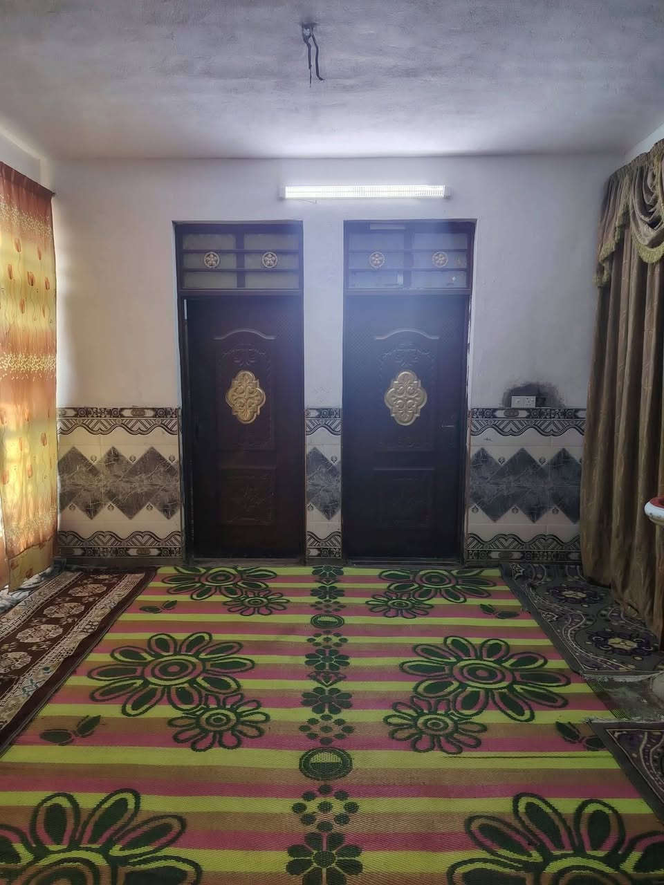 السلام عليكم
بيت مساحه 250 مترطابقين
عدد غرف 4
عدد صاله  2
حمامات  2
صحيات  2
استقبال 1
محل كبير مع البيت 
شارع بيت ابو داخل خدمات كامله
الاتصال على الرقم ***********
