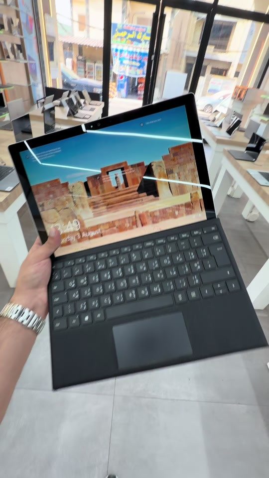 لا تحتار واحنه موجودين !  لابتوب من شركة مايكروسوفت سيرفس برو4  معالج cori5 هارد256gb ورام 8gb  حجم شاشة 13.5 انج  بسعر 250الف والتوصيل مجاني  *********** ***********
