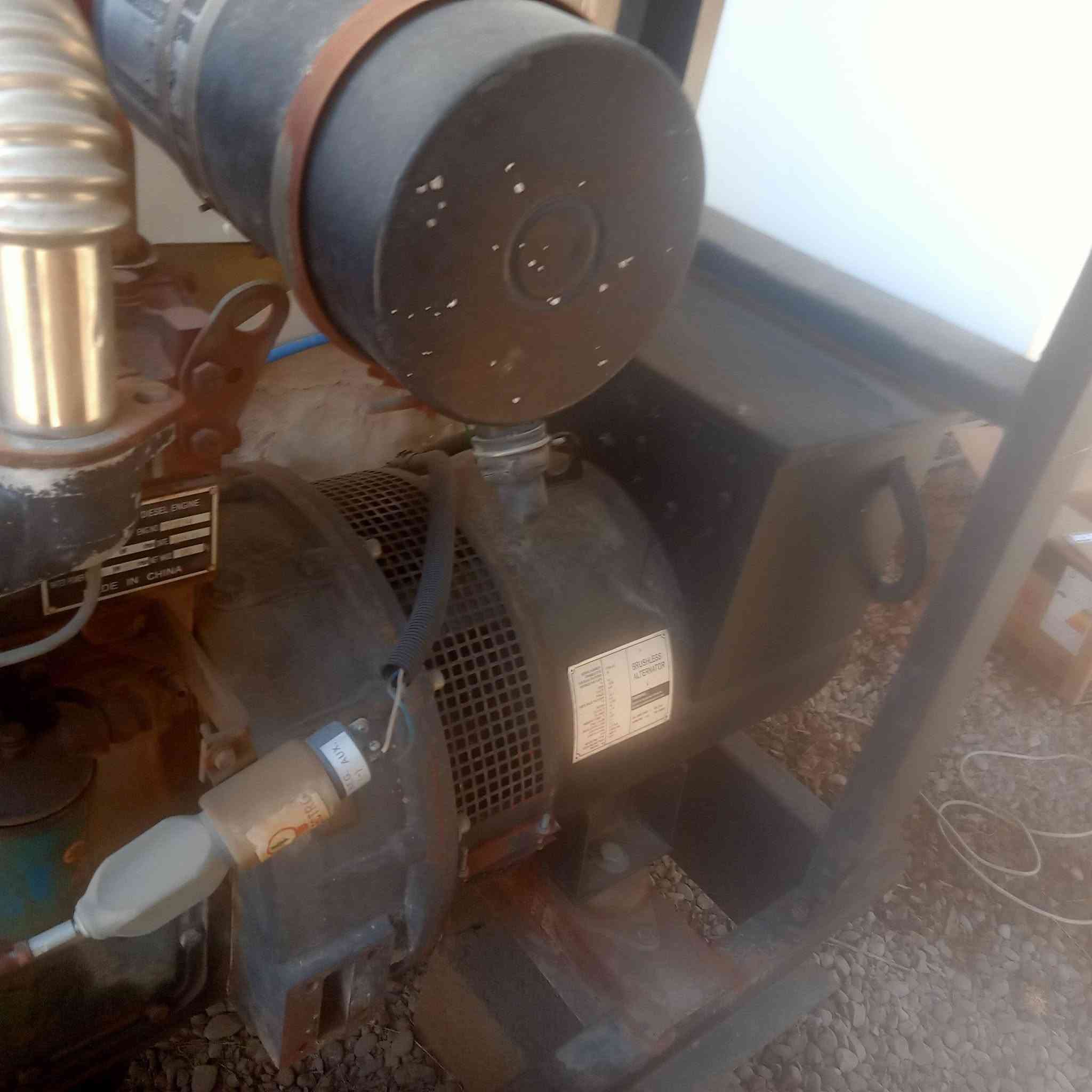 للبيع مولد بيركنز صيني نظيف جدا 30kva السعر 20$ شرط تجي تشوفه واشغله الك واحمل عليه 4 سبالت طنين  والبيت وهذا نص كفائته ***********
