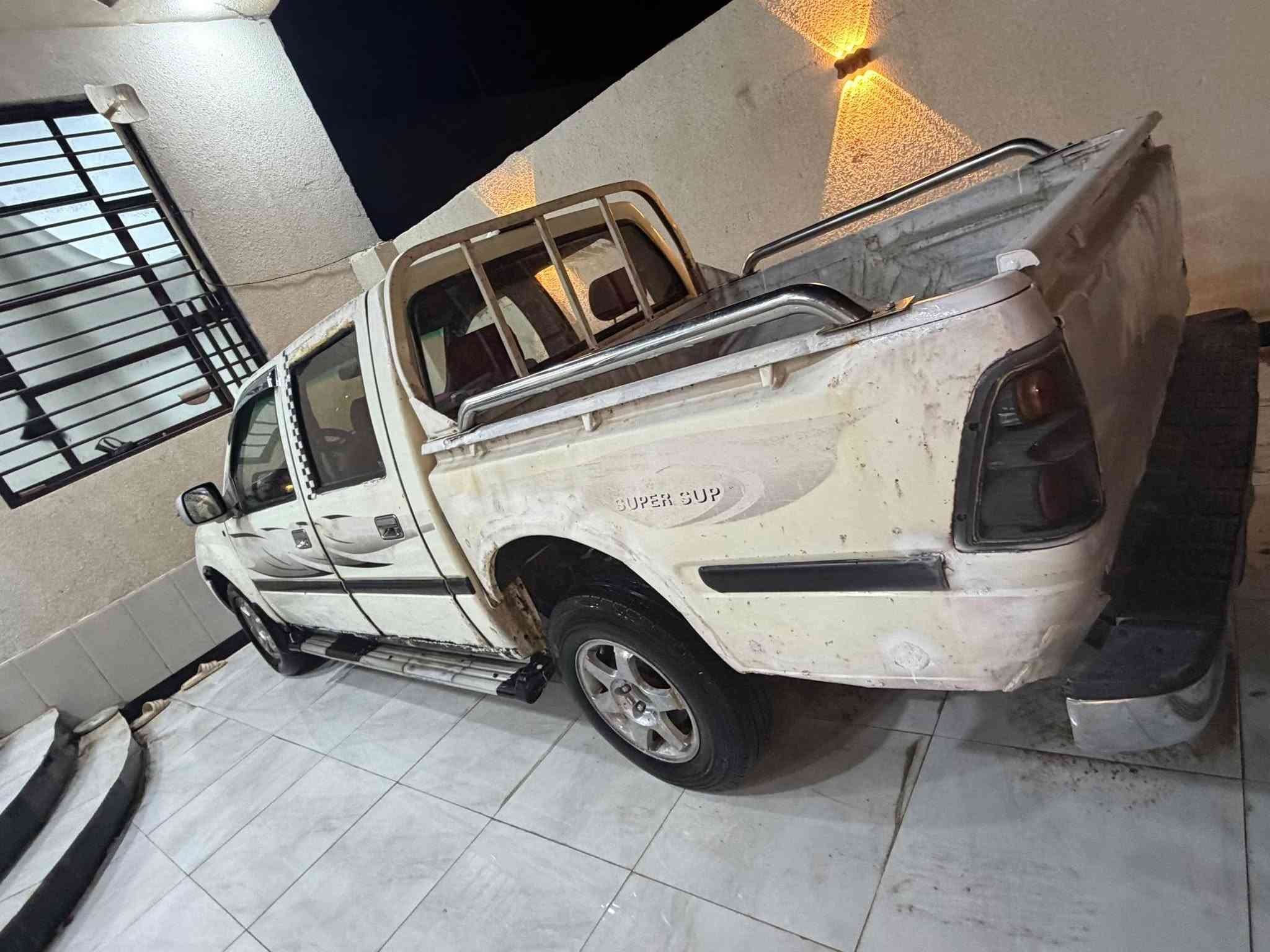 السلام عليكم 
سيارة للبيع موديل 2013 جاهزة من كلشي  سنوية 2030 شوكت ما يعجبك التحويل مكينة جديدة تخم تاير جديد هسة شادة غرفتهه جديدة كلش سيارة ترايك وين ما يعجبك السعر 25 الشراي يجي ويدلل 
العنوان البصرة القرنة وهذا رقمي***********
