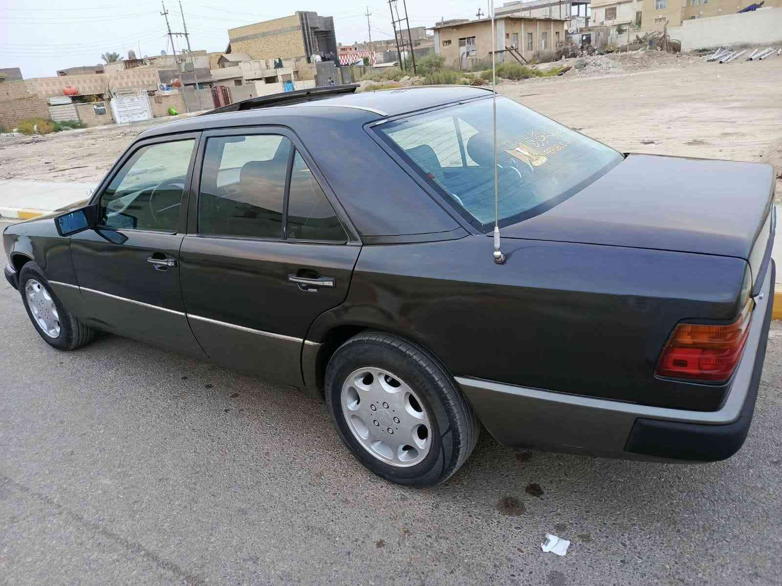 السلام عليكم مارسدس دب للبيع موديل 1988
رقم بغداد مشروع وطني سنويه 2028 
مكينه وكير بطه جديدة 3000 vvti 
حدادية أمامي وخلفي جديدة 
مصبوغه عام جمالية بدون حادث 
قواعد دبل والبرانكيت عالبلاد 
تبريد شغال وي السويج 
تخم تاير جديد 
كهربائيات كله شغاله 
سنتر لوك ريمونت 
اسلايت شغال 
لايت زنون 
تحويل مباشر 
السعر   54  بيه مجال للشراي 
***********
***********
