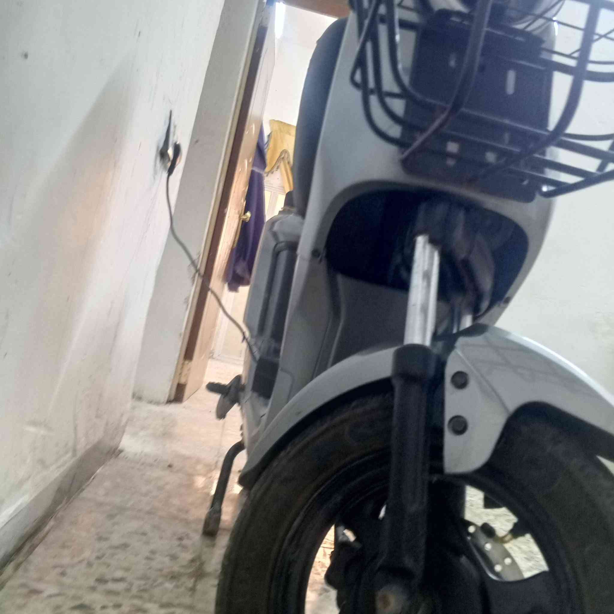 سلام عليكم عندي هذا البايسكل شحن r9 الحديث باب الاول أخذته 500 أريده 450 جديد يلمع غراضه كلها ويا مكاني كربلاء مستشفى العباس الاهلي ***********
