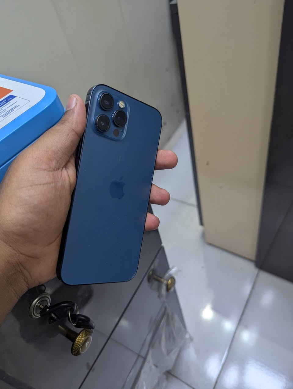 12 برو ماكس مكسور حساس
ب 375
***********
برغي ما مبدل بيه 
بصمه وجه توقفت بتحديث ضد لماء وتر بروف
256
78
