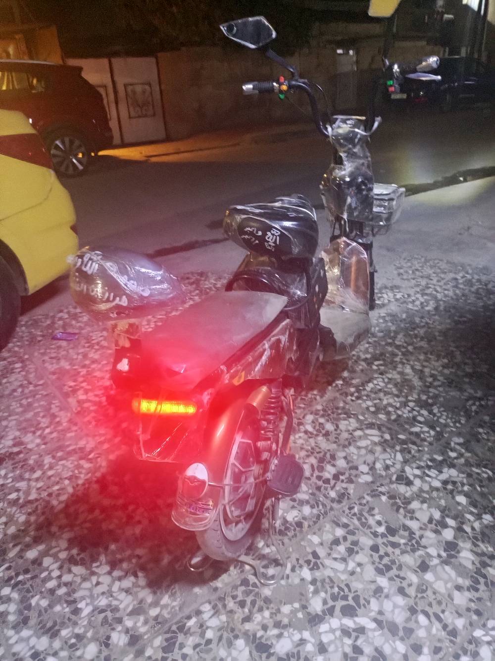 ٢٠٠ وبيها مجال يرادلها تاير خلفي