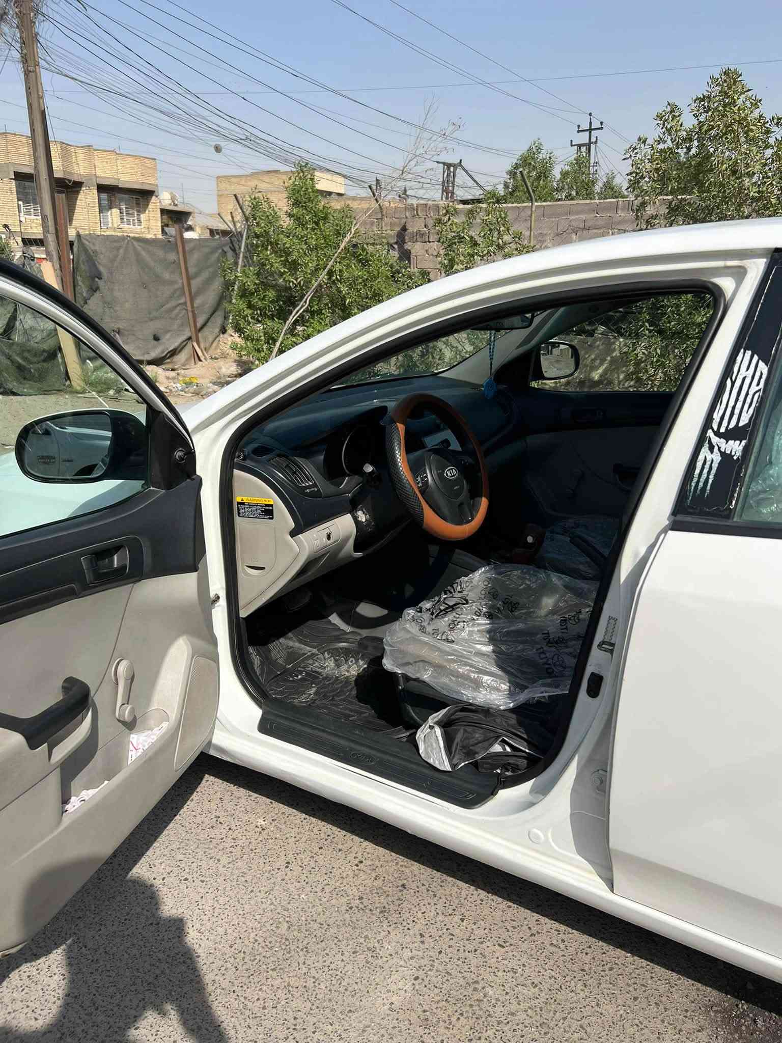 السلام عليكم كيا فورتي البيع مديل ٢٠١٢ وارد امريكي حادثه جاملغ خلفي صفحت الصايق بدون دواخل وبيه صبغ ٣ قطع بدون اي دواخل اثر طخات بصيطه السياره بسمي رقم بابل دولي شوكت ميعجبك تحول السياره بيه منضومه غاز منضومه زنون مكينه كير تبريد خير من الله السعر ٨٤ وبيه مجال للطيبين وهاذ رقمي ***********
