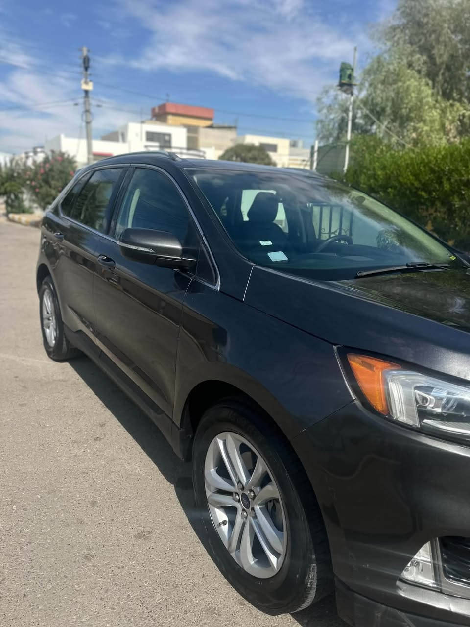 Ford edge 2020

السلام عليكم 
للبيع فورد ايدج جديده 
بمعنى الكلمة سيارة حلوه ونضيف 
فقط سندوق صبغ باقي كفالة بجم امامي خلفي كبس
بدون ايرباك
وداخلها جديد
سيارة فول مواصفات 
السيارة ماشيه ٨٥ الف ميل
فول سيارة داخل جلد ونضيف جدا 
انارة داخليه وبيها بعد هواي مواصفات 
السيارة كلها شغاله من الطول لطول 
رقم اربيل  بسمي تحويل ثاني يوم 
سعر سيارة   ١٤٣  وبيها مجال وماكو بنضافتها 
مكان سيارة اربيل 
سيارة مال بيت مو معارض  
رقم ***********
