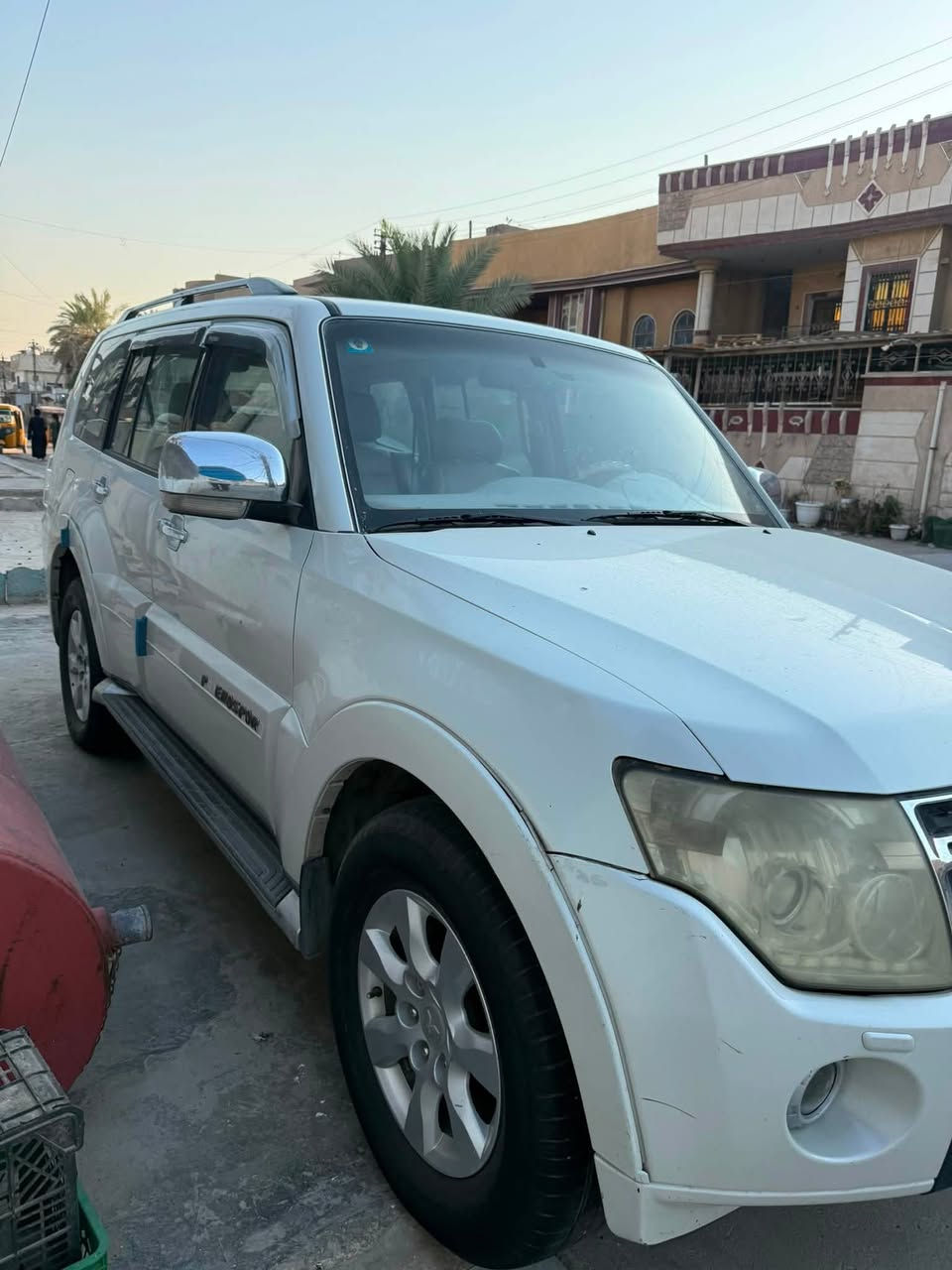 بايجيرو حبتور فول فتحت سقف
كشن كهرباء 

بصمة تشغيل عن بعد 

تبريد ويا سويج ٣ قطع

ثلاجة 

٧ راكب 

لايت زنون 

كفالة من صبغ  

بيهة بس مكانين بارد جدا بسيطات 

تخم تاير 

باتري جديد 

كير مكينة اكسل خير من الله 

سيارة بيهة منضومة غاز 

سيارة بغداد 

سعر ١٣٠ بيهة مجال
***********
