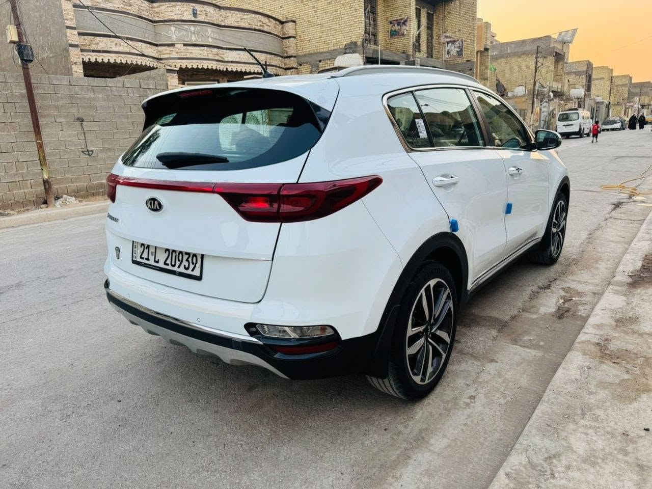 سبورتج خليجي 2019
كفاله عامه من الصبغ وبارد

 السياره نضيفه معنه الكلمه 

مكينه2000دوش كير صدر اطارات جدد
مواصفات حساسات أمامية وخلفيه شاشه وكامره خليفه 
مري أشير+شفط +بصمه تشغيل هندابريك كهرباي
مكاني بغداد الشعب حي اور السعر 20وبيه مجال

الهاتف ***********

