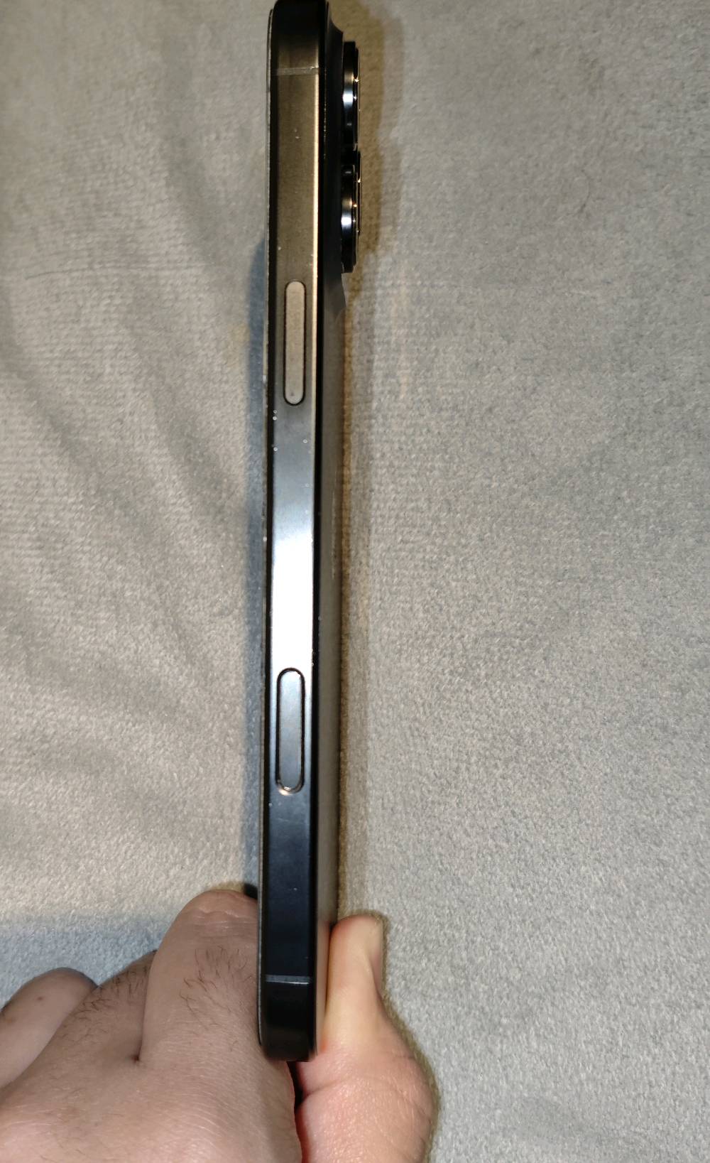 للبيع جهاز iPhone 16 Pro Max سعة 256GB ورام 8GB، باللون الرمادي التيتانيوم

-الملحقات: الكارتونة الأصلية + 8 أكفرة متنوعة.

-البطارية: 93% (عدد دورات الشحن 573).

-الحالة: ممتاز وبدون أي مشاكل فنية.

-الشبكة: مفتوح رسمي على جميع الشبكات (No SIM restrictions)

مدة الاستخدام الفعلية سنة و4 أشهر

ملاحظة: يوجد أثر كسر بحماية الشاشة الزجاجية بإحدى الزوايا، لم يتم فحص الشاشة الأصلية تحتها بشكل نهائي. الفحص متاح قبل الشراء، وأي عيب يظهر بالشاشة الأصلية بعد الفحص المباشر السعر قابل للتفاوض
تريد أضيف موقعك وين بالضبط حتى يكون واضح للمشتري؟: 
بغداد مدينة الصدر قطاع 43 
تحب أذكر السعر النهائي لو تفضّل السعر على التفاهم؟: 
مليون 300قفله
هل تريد أكتب بوضوح إن الفحص قبل الشراء متاح وأن البيع بدون استرجاع بعد المعاينة؟: 
نعم 
بالنسبة للملحقات، الأكوفر الـ8 كلها أصلية/جديدة لو مستخدمة؟: 
مستخدمات بس نظيفات 