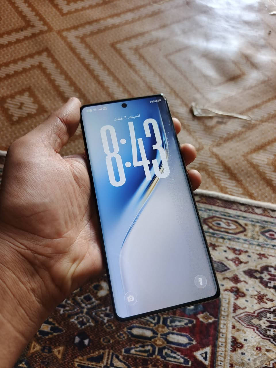 سلام عليكم
تلفون تكنو أخذته قبل 5 أيام اشتريته ب٣٨٥ ألف 
كل شيء كامل بيه مشحون مرتين 
قفل ٣٨٠ ألف أريد ابيعة حتى اشتري بمكانه بلاي ستيشن
رقمي للتواصل ***********
