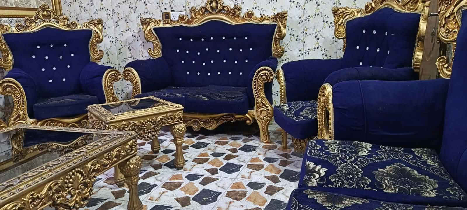 ملكي • ١٠ مقاعد • نضيف
