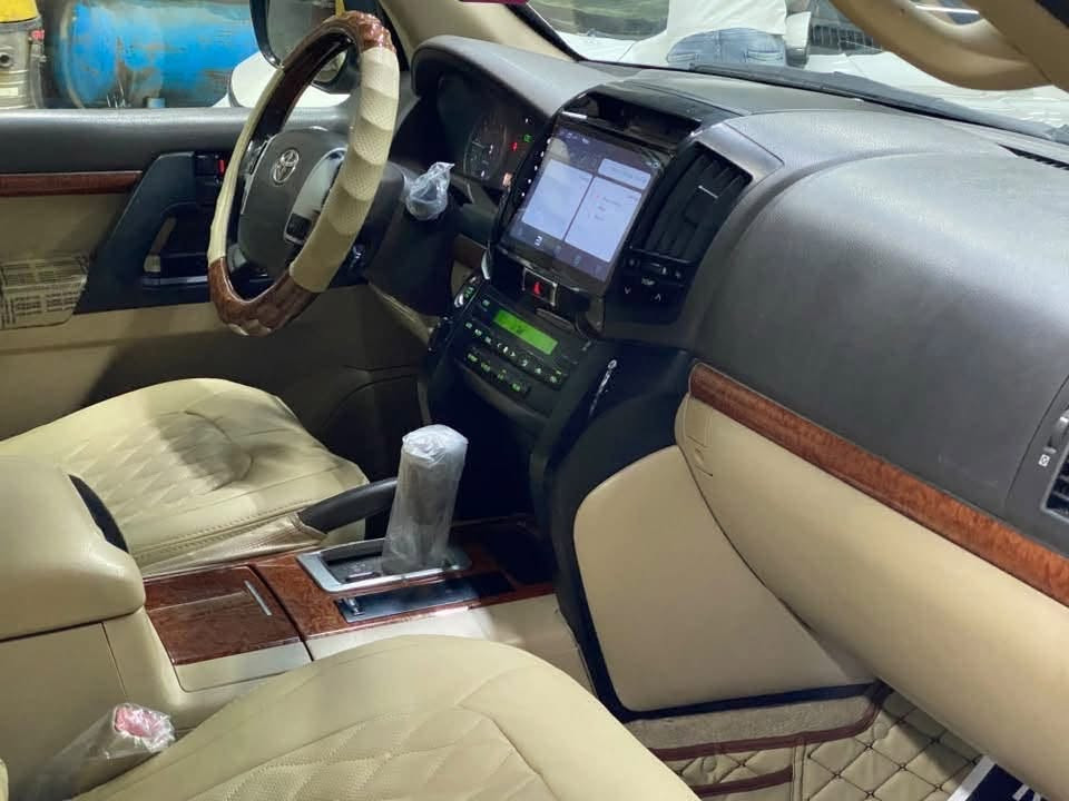 🚘🔥 للبيع لاندكروز موديل 2012 🔥 🚘
💰 السعر: 305 — وبيها مجال قليل

✨ بريم مواصفات 1/1

🔹 6 سلندر بلادي — مكينة مامفتوحة

🔹 فتحة

🔹 بصمة

🔹 كشنات جلد

🔹 كشنات كهرباء

🔹 ثلاجة

🔹 7 راكب

🔹 مري قلاب مع البك

🔹 مري شفط

🔹 لدات

🔹 تبريد 3 قطع

🔹 وبقية مواصفات البريم

✅ السيارة كاملة — كير، محرك، صدر، تبريد كله بشرط

🎨 مكفولة من الصبغ، فقط الدعامية الأمامية

📍 المكان: بغداد – حي أور – سبع قصور

☎️ ***********

🔥 السيارة جاهزة للفحص، والجاد يتفضل.
