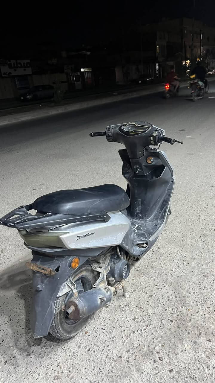سكنس X 2019
دراجة حلوة نظيفة مابيها نقص غير الهورن شغال بس ربط 
محرك بلادي ماملعوب بيه بس مبدل سلف رياضي وباتري جديد 
دراجة متروكة ابيعها بترابها مكفولة من كلشي لابيها صوت ولا تبخير ولاتنقيص شلعه ومعدل زينات يعني حلوة لان كلجات بلاديه 

السعر 550 
***********
مكاني بغداد الوشاش 

الدراجة كل عيب مابيها تجي تفحص النقص الوحيد هو الهورن شغال بس ربط ب
