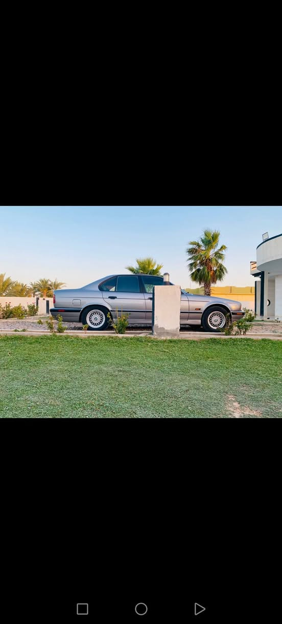 السلام عليكم للبيع فقط BMWحجم525 اصل موديل93اصل محرك كبس فانوس كير اوتو تبريد قطعتين ثلج ويا سويج سلايت طكتين منضومة زنون تخم تاير صدر جديد خلفي امامي سنويه بسمي جديده مع هزه جديده سياره جاهزه وكفاله عامه من الدعاميه لدعاميه السعر 78وبيها مجال هاتف*********** مكان السياره مفرق الشرقاط ملاحضه بيع فقط بدون مراوس
