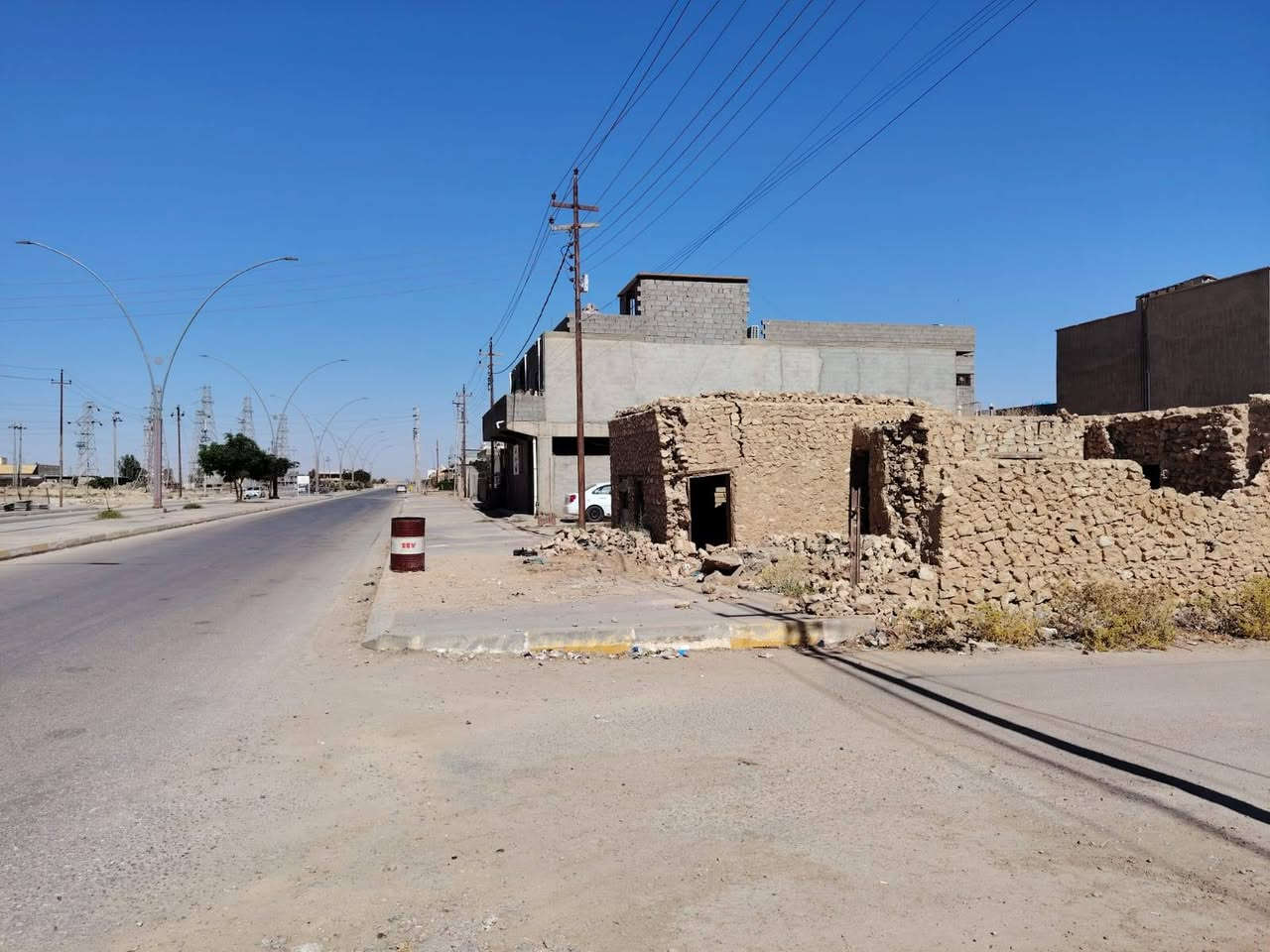 قطعة أرض للبيع طابو صرف في حديثة حي العسكري
ركن على شارعين قرب دائرة شبكات حديثة 
المساحة:260متر
السعر:20 مليون قابلة لتفاوض 
للاستفسار الاتصال على الرقم 

((***********))

عنوان المكتب:الأنبار حديثة حي العسكري مقابل أسواق علي نصيف

