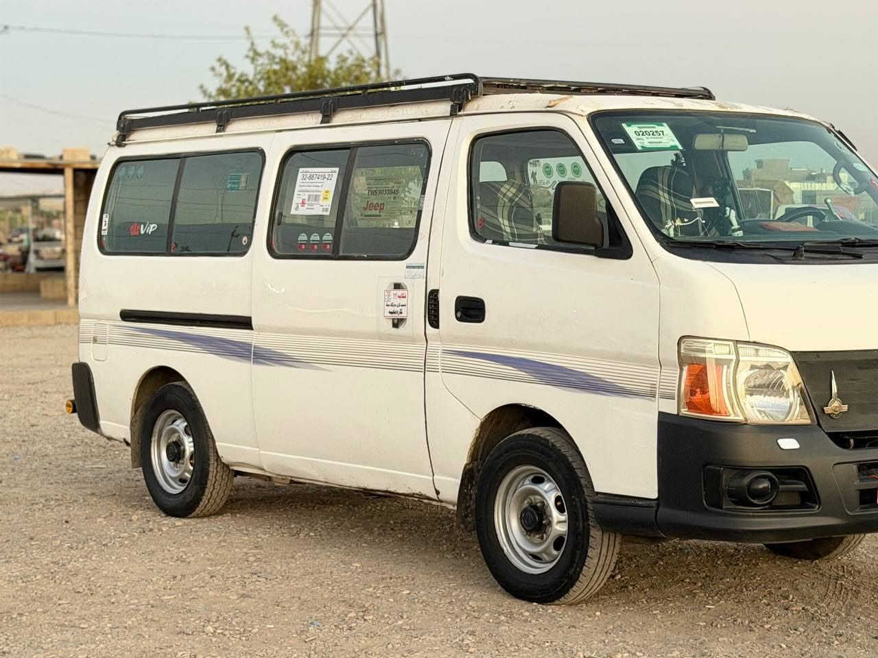 نیسان ئۆرڤان2008
ڕەقەم ئەنبار و ئەوەلیات بەشەرت تەحویل نابێ

گێڕ و مەکینەی بەشەرت

پەڵە پەڵە بۆیاخی هەیە وەرگەڕاو نیە شان داداو نیە

تەبرید  ئەشیای کاملی پێوەیە 

دەعمی قورسی نیە

چەمچ و دەعامی بەشەرت

دەرگای سکەی کارەبایە

نمونەیە لەجوانی 

شاشەو ئیمپریفایەر

***********

لەچەمچەماڵ
