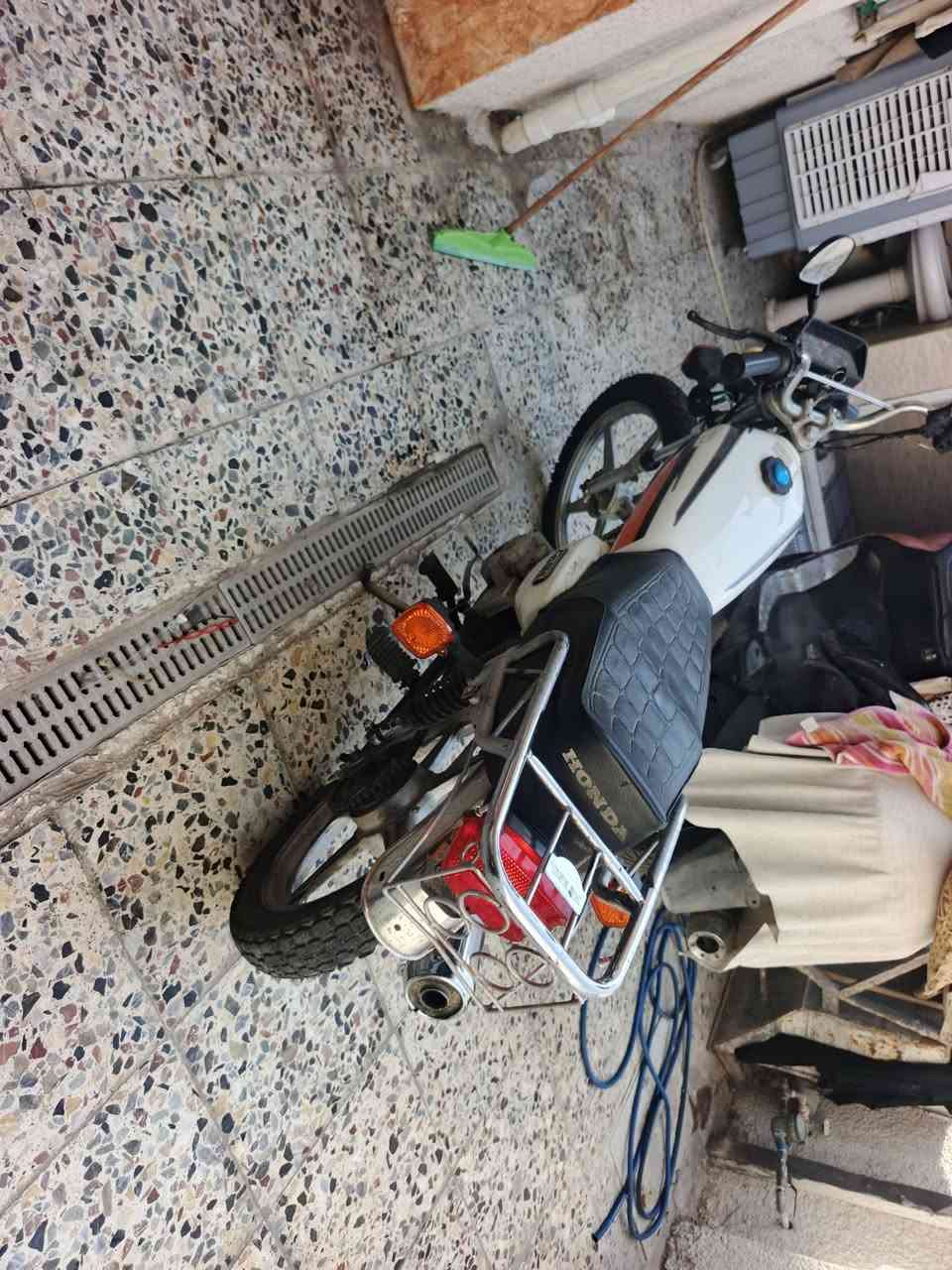 دراجه خمسه كير بدون اوراق دراجه جاهزه وحلوه وين متريد تاخذك سعره 450 بغداد الشعله ***********

