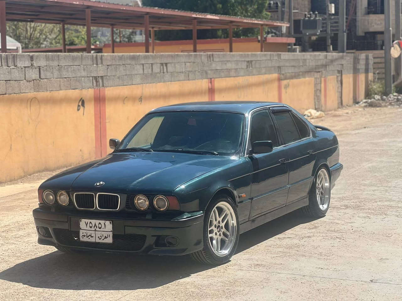 بيئم 1995 فول فول مواصفات 📦🪬
سلايت + جامات كهربائي + لايتات حلقات + لايتات زينون 
ويل كب M + تبريد مركزي + شاشة ايباد + دبل ايرباك 
رقم سليمانيه مميز بسمي شرط تحويل نفس اليوم 
تخم تاير و ويلكب جديد + داخل جديد vip 
السياره بدون ضربه + بدون خياس = لوك لوك 
حجم 525 كبس بيلاد شرط عليها شلعه تخبل 
محرك و گير جديد شادلها + گير عادي 
العنوان ~ كلار📍
السعر ~  اتصل  💵💸
الهاتف ~ *********** كالار, السليمانية
