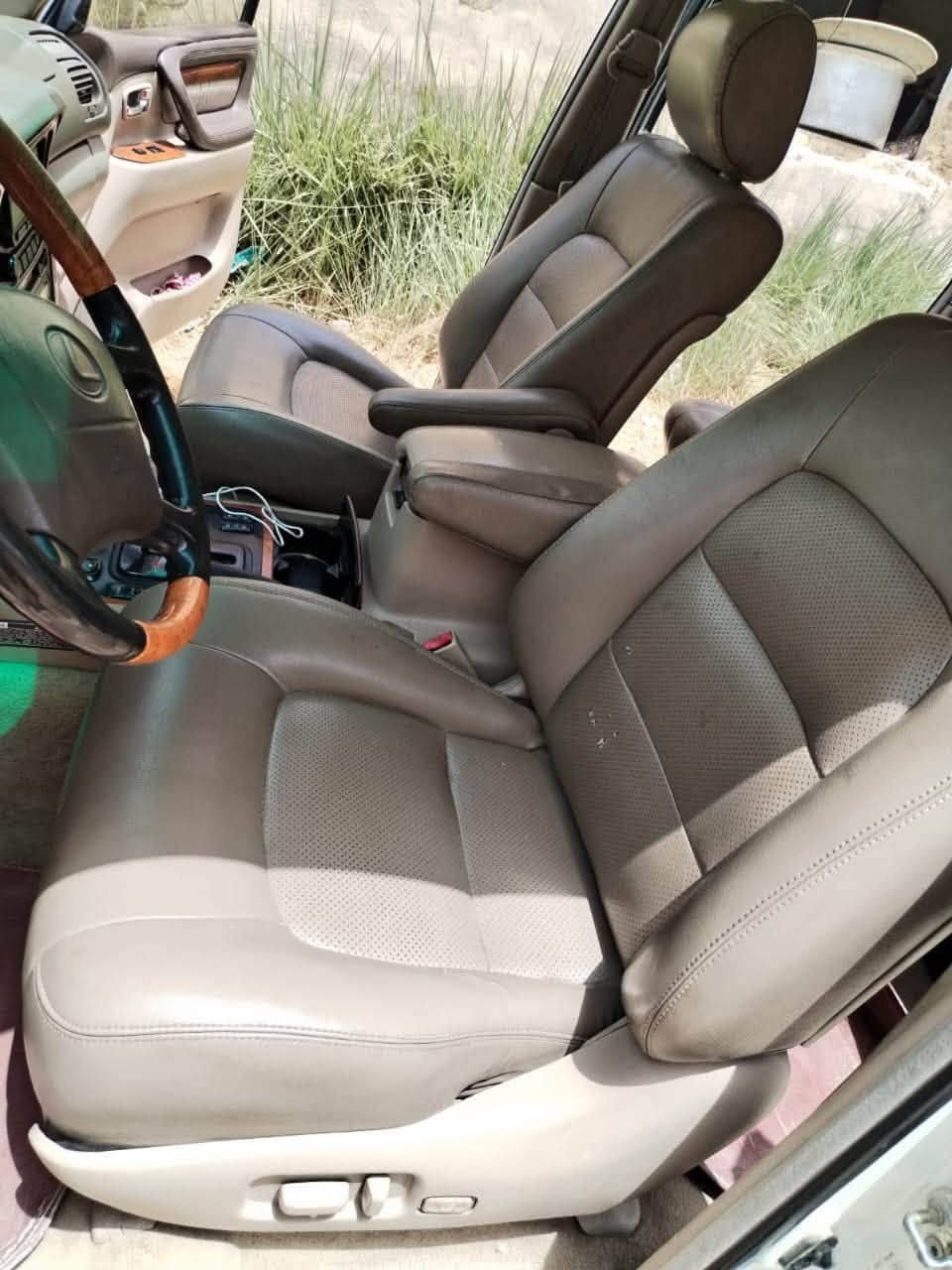 السلام عليكم لكزز موديل 2002  فول لمتد مال جناي رقم بغداد سنويه2028
مكينه 4700  

كشنات جلد 

كشنات كهرباء 

هيتر بالكشنات تبريد 

مسجل بلادي سيدي +كاسيت + سيدي جنجر اقراص 

تبريد لمس 3 قطع 

داخل صاج عل بلاد 

دفع رباعي 

جكات تصعيد وتنزل بس مشيولات وعندي موجودات 

سلايت طكتين 

7 راكب 

(منضومة غاز حتى الكارت مالهه موجود)

شاشا بالتنته ديفيدي 

ويل كب كروم 

تخم تاير 

ستيرا كهربائي يصعد وينزل بالدكمه 

خزن ميموري مال كشن 

السياره كفاله عامه عدا شبر وشويه باب السايق الباقي كفاله 

تبريد ثلج بك لايت ماله ابو الد بس بي شويه فطر بس كلش حلوات لايت زنون 

كروز سرعه

ماشيه 234 الف 

السياره على وضع البلاد 

مكينه وكير وتبريد خير من الله 

 وبعد بيهه اهواي مواصفات السياره 

للبيع او مراوس شعندك نزل 

السعر 185 ورجاا اذا متعرف بيهه وشنو تفاصيل لتحجي من يمك واني بخدمتك مكاني بغداد وهذا رقمي للاستفسار *********** ابو طه
